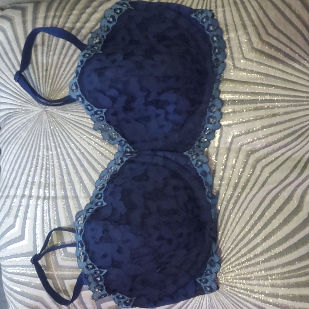 VICTORIA'S SECRET LACE BRA SIZE 32DD